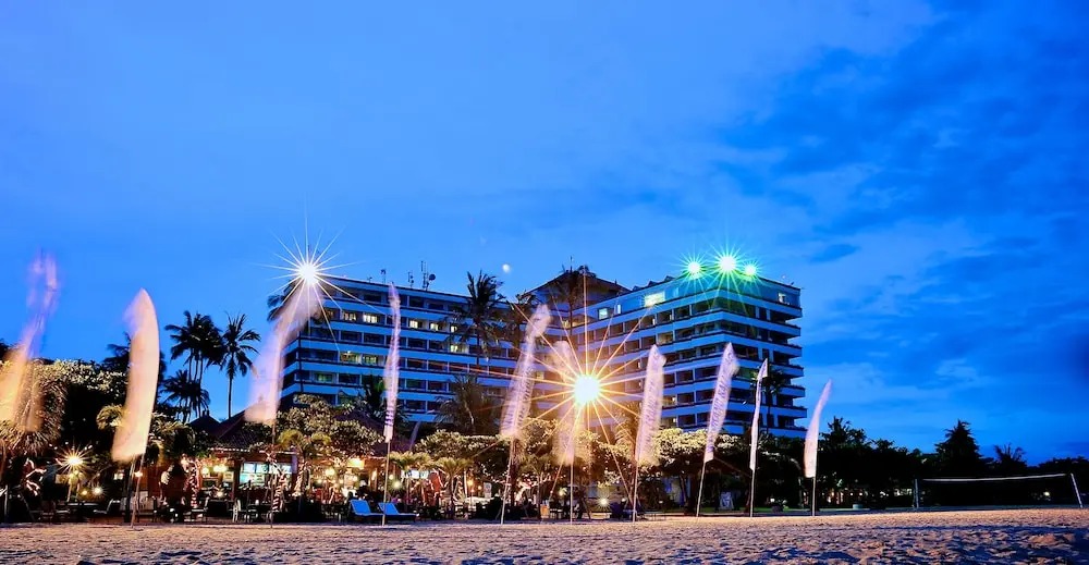 هتل اینا گراند دنپاسار